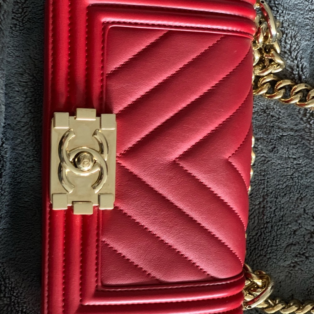 ❌SOLD❌Chanel boy chevron red calf skin - Picture 1 of 5